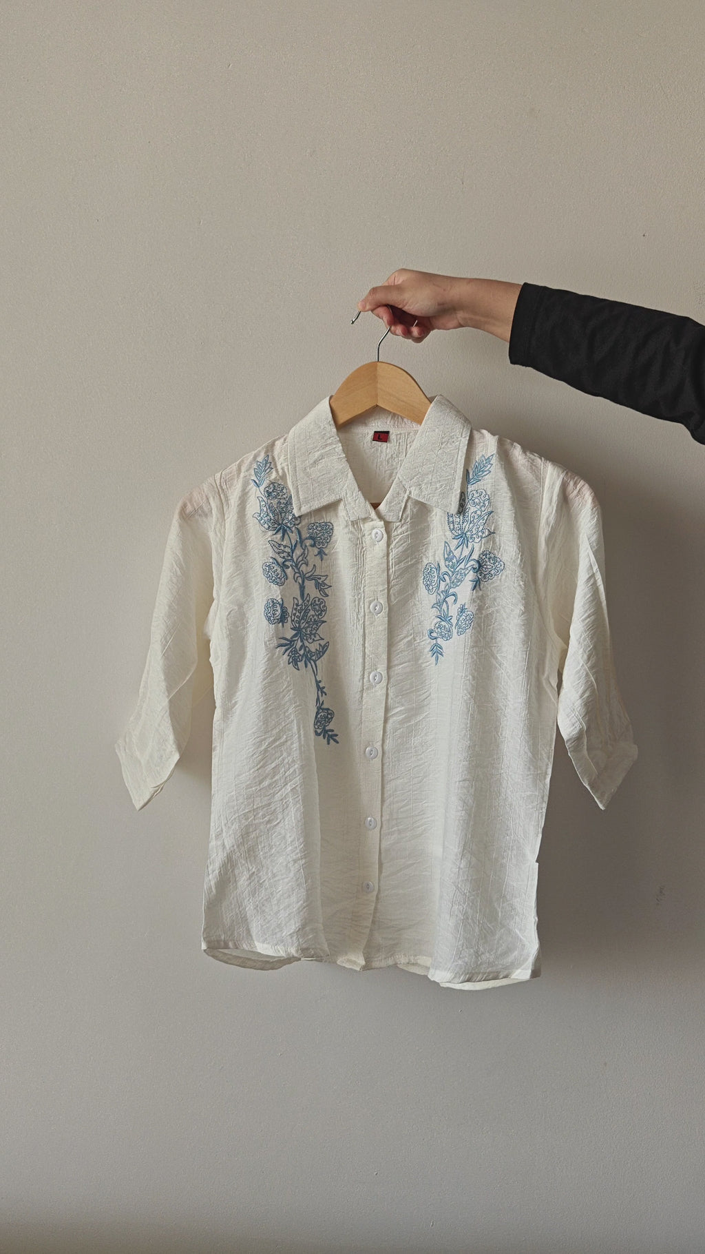 White & Blue Embroidered Top (large/XL)