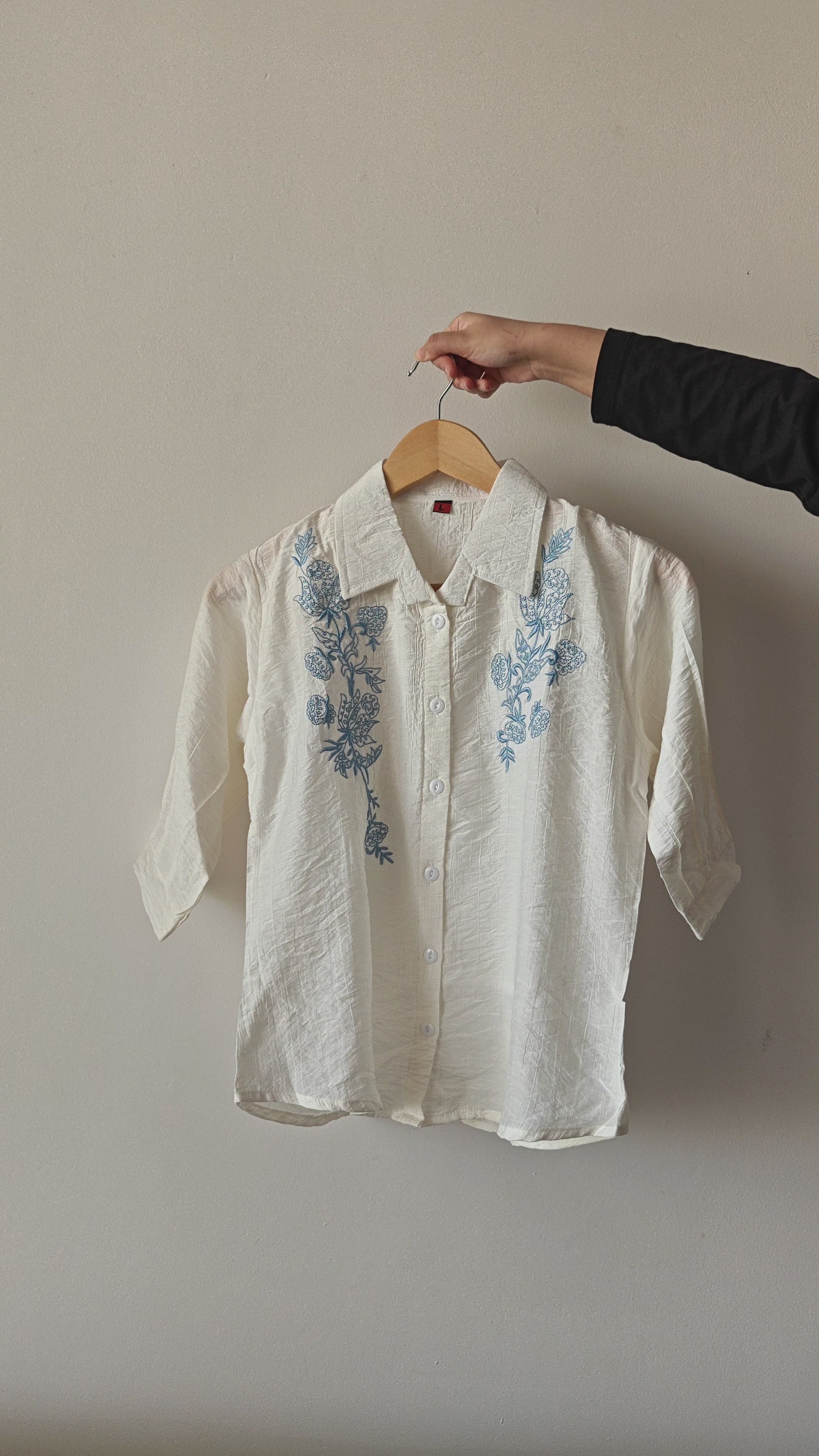 White & Blue Embroidered Top (large/XL)