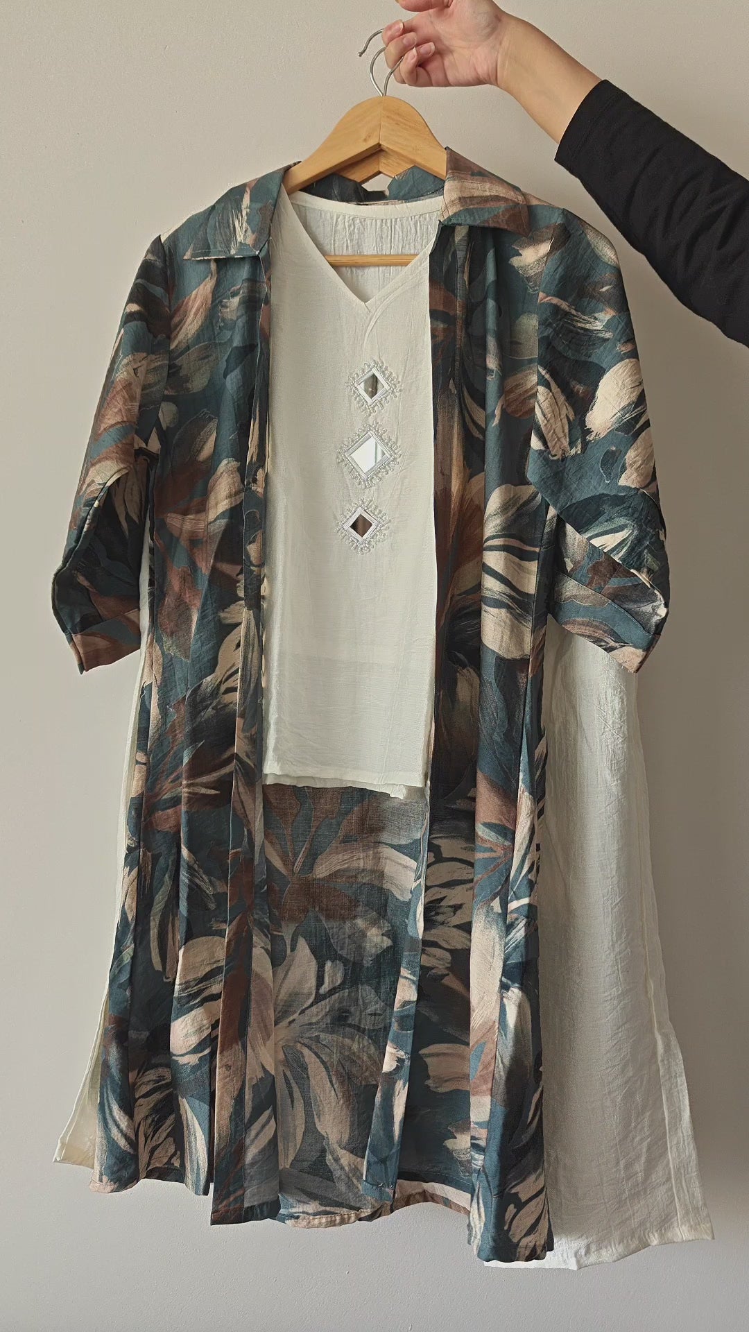 Blue & White Three Piece Set Vacation Wear (L/XL)